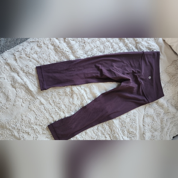 Lululemon eggplant color cropped align yoga pants - Picture 2 of 3